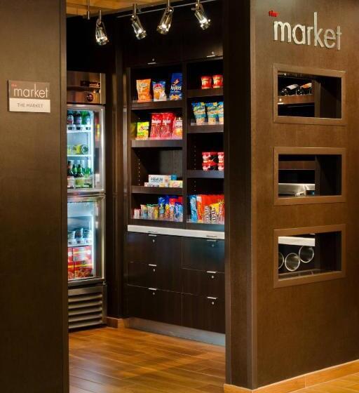 هتل Courtyard By Marriott Traverse City