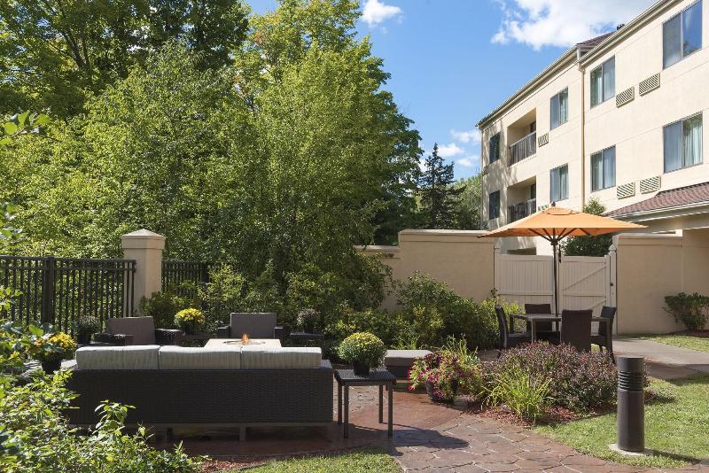 בית מלון כפרי Courtyard By Marriott Traverse City