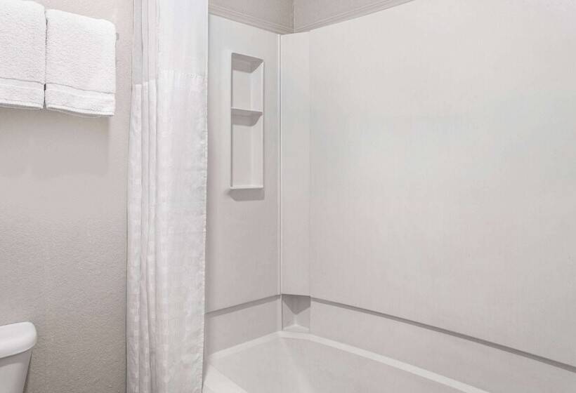 هتل Days Inn By Wyndham Ardmore