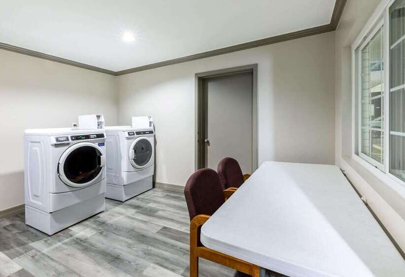 בית מלון כפרי Days Inn By Wyndham Baytown Tx