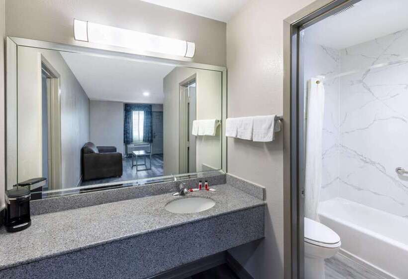 בית מלון כפרי Days Inn By Wyndham Baytown Tx