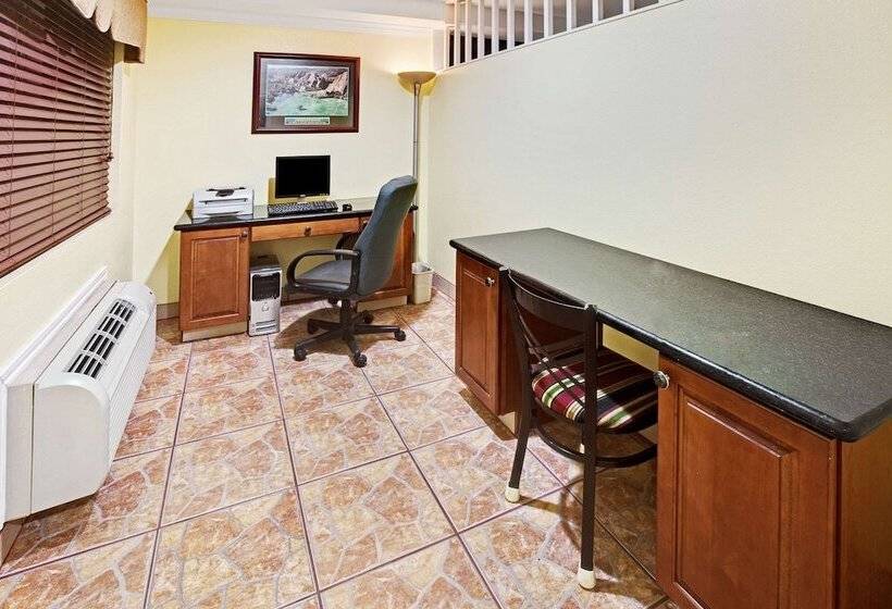 בית מלון כפרי Days Inn By Wyndham Baytown Tx