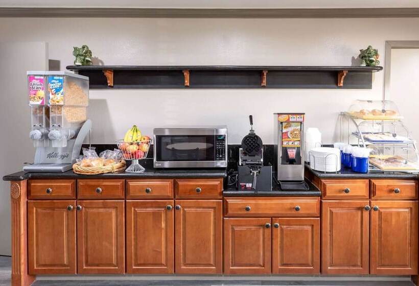 בית מלון כפרי Days Inn By Wyndham Baytown Tx