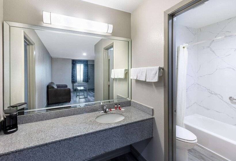 בית מלון כפרי Days Inn By Wyndham Baytown Tx