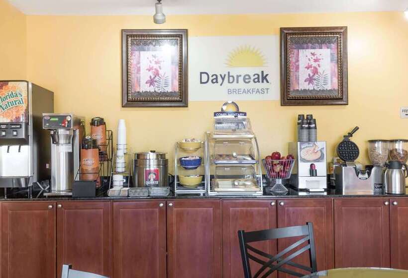 בית מלון כפרי Days Inn By Wyndham Sulphur La