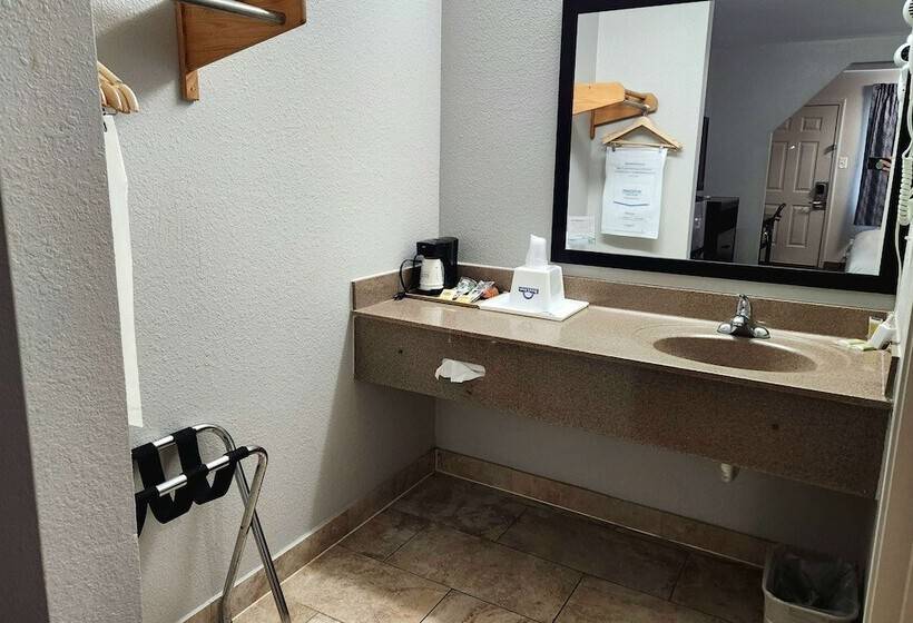 בית מלון כפרי Days Inn By Wyndham Sulphur La