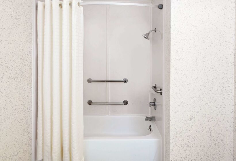 فندق Days Inn & Suites By Wyndham Opelousas