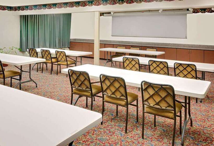 فندق Days Inn & Suites By Wyndham Opelousas