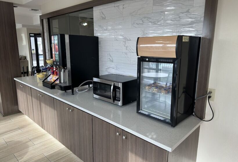 فندق Days Inn & Suites By Wyndham Opelousas