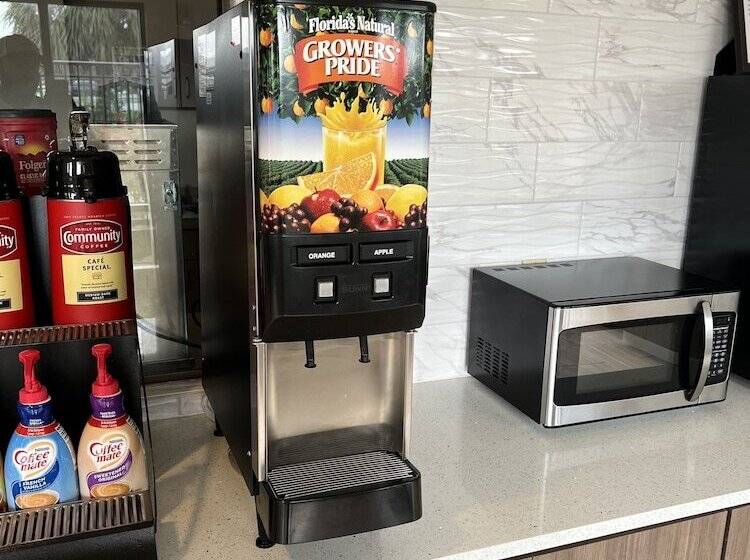 فندق Days Inn & Suites By Wyndham Opelousas