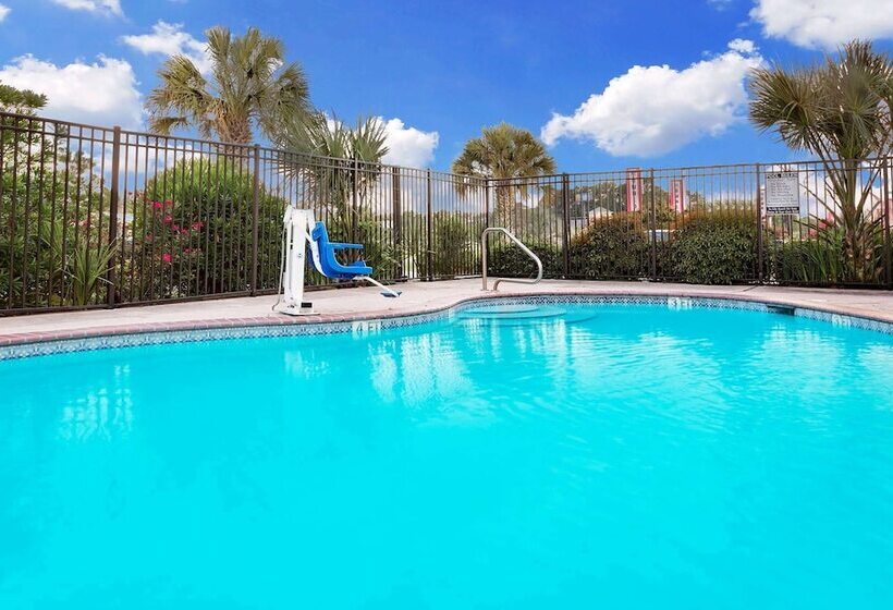 فندق Days Inn & Suites By Wyndham Opelousas