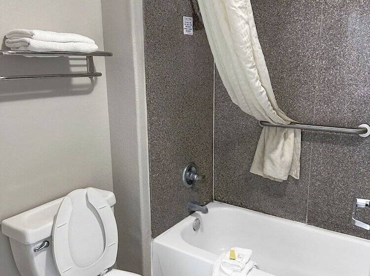 فندق Days Inn & Suites By Wyndham Opelousas