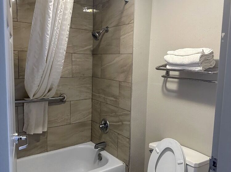 فندق Days Inn & Suites By Wyndham Opelousas