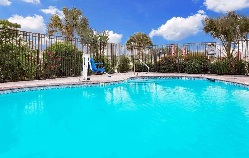 فندق Days Inn & Suites By Wyndham Opelousas