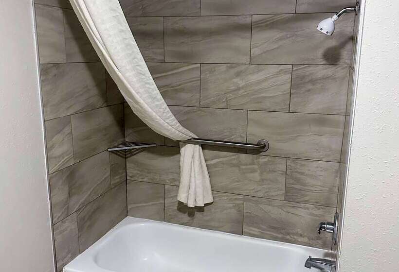 בית מלון כפרי Days Inn & Suites By Wyndham Opelousas
