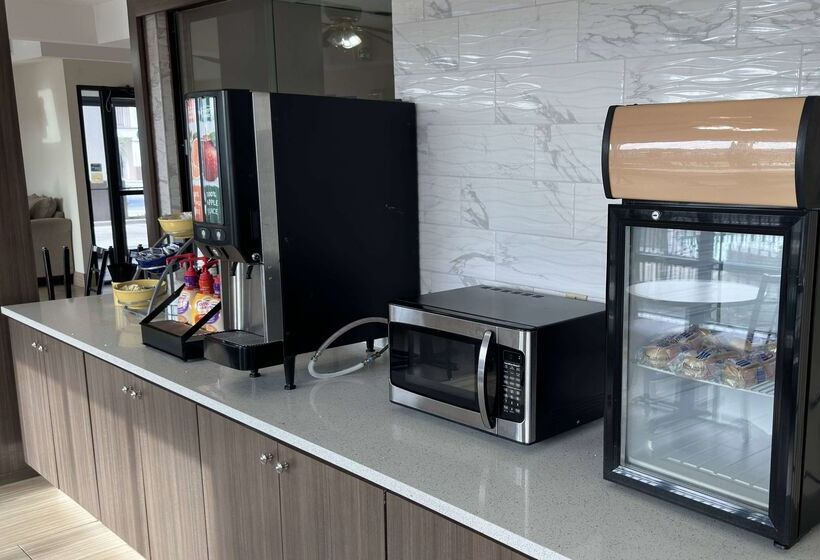 فندق Days Inn & Suites By Wyndham Opelousas