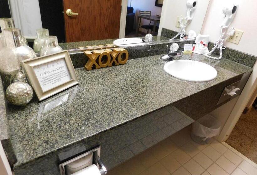 فندق Days Inn & Suites By Wyndham Pocahontas