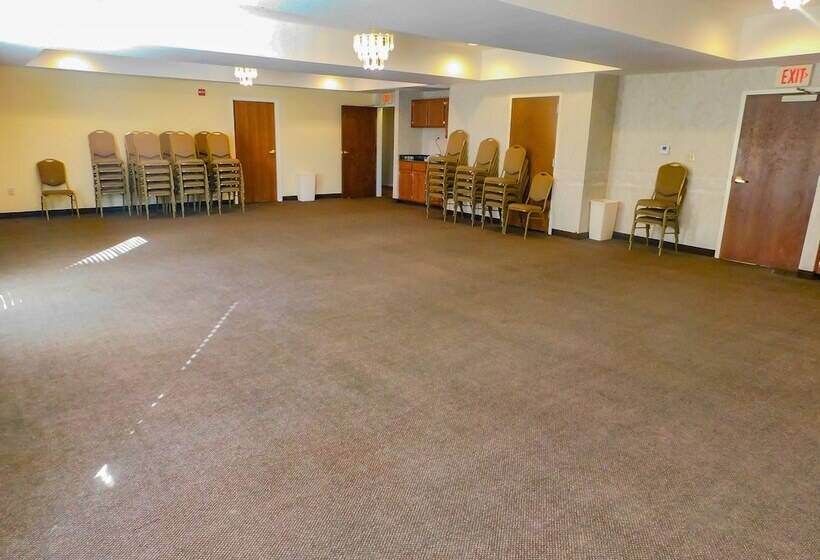 فندق Days Inn & Suites By Wyndham Pocahontas