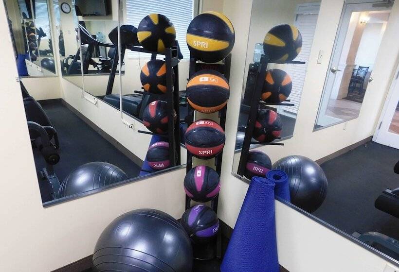 فندق Days Inn & Suites By Wyndham Pocahontas