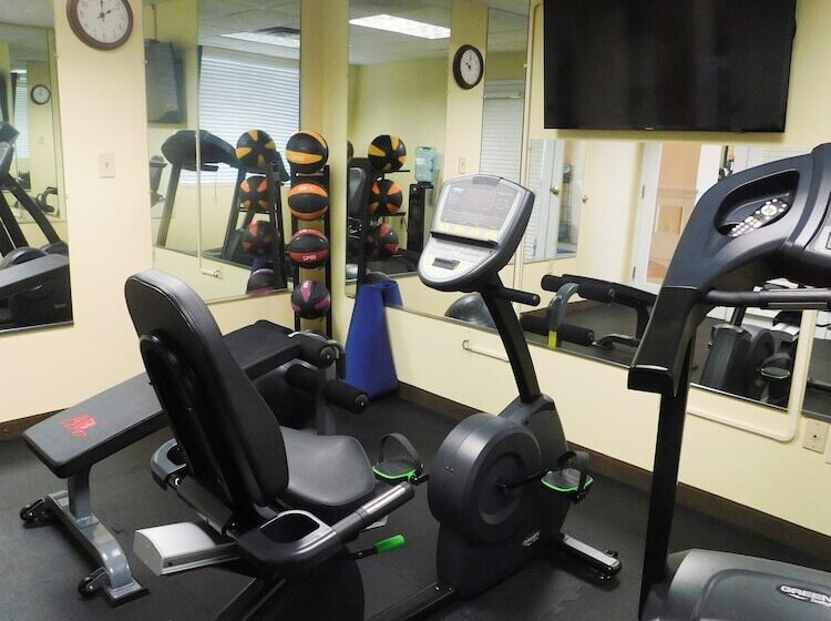 فندق Days Inn & Suites By Wyndham Pocahontas