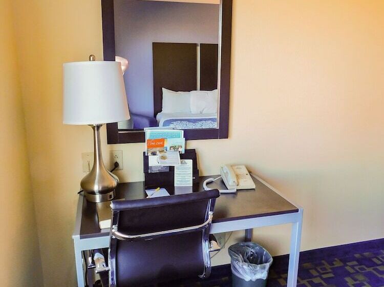 فندق Days Inn & Suites By Wyndham Pocahontas