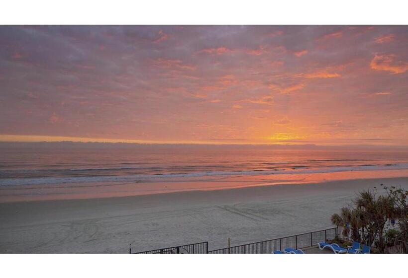 فندق Dolphin Beach Club