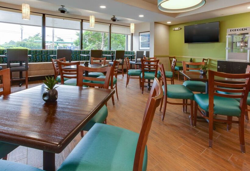 هتل Drury Inn & Suites Nashville Airport