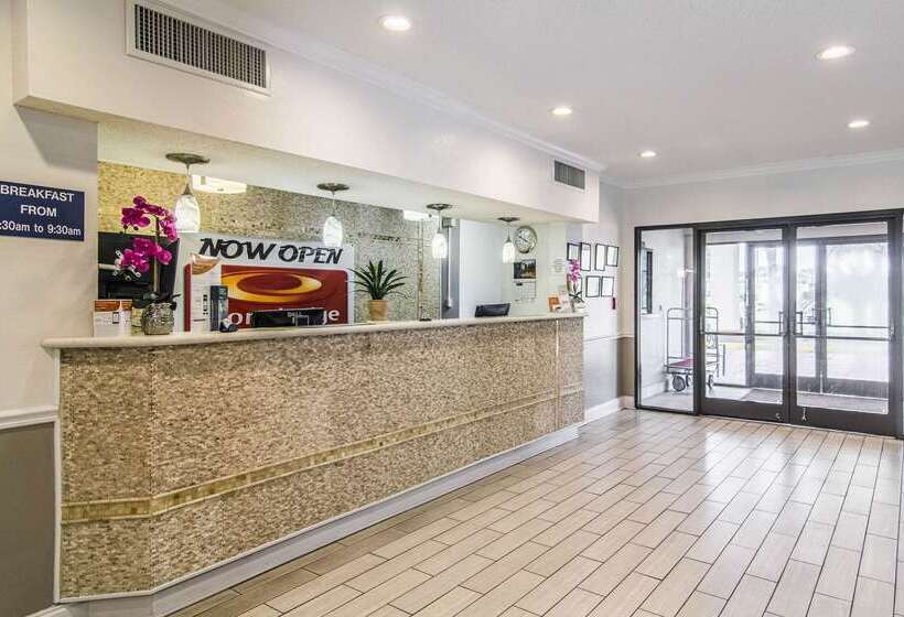 فندق Econo Lodge Darien