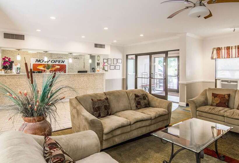 فندق Econo Lodge Darien