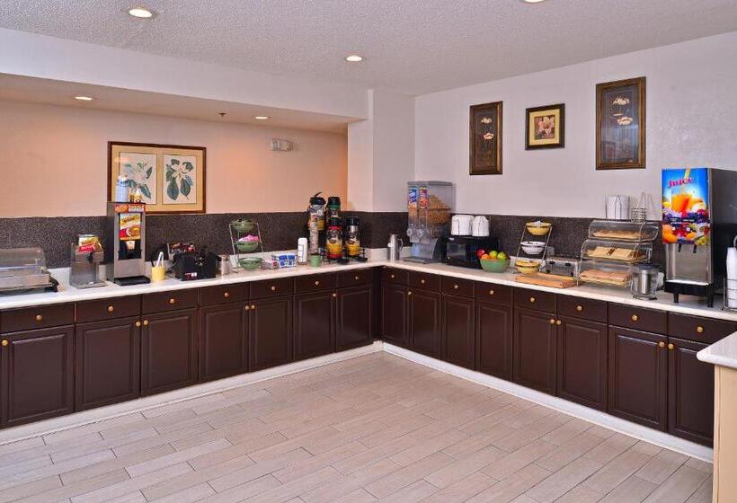 فندق Econo Lodge Darien