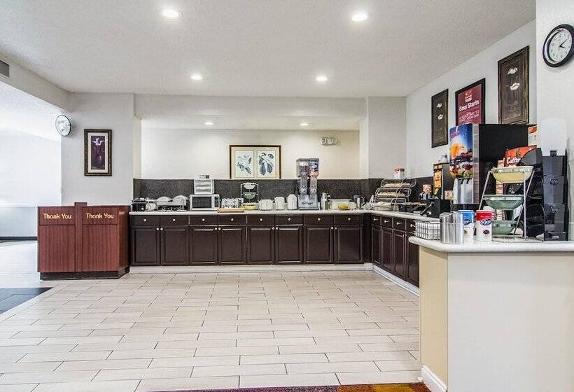 فندق Econo Lodge Darien