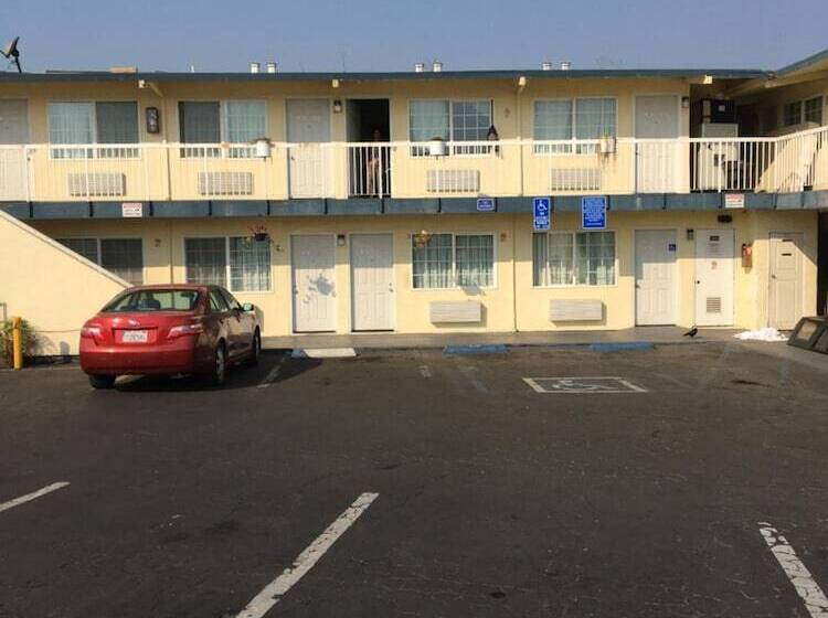 فندق Economy Inn Seaside