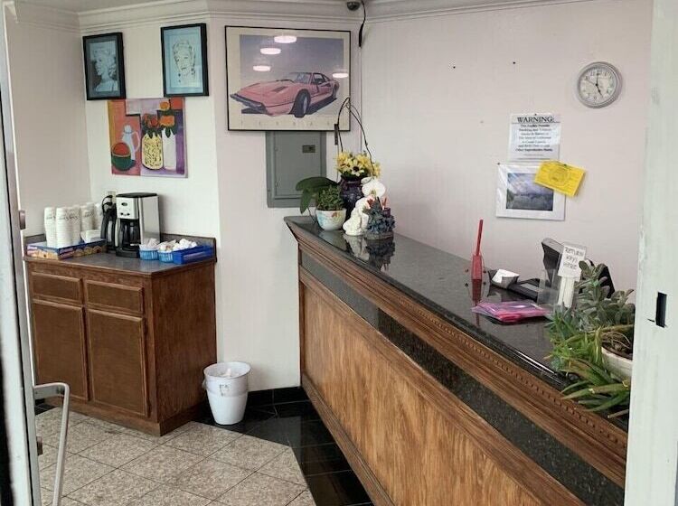 فندق Economy Inn Seaside