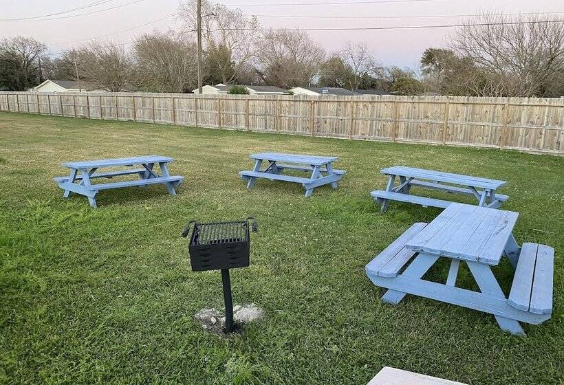 בית מלון כפרי Economy Lodge Texas City Refinery