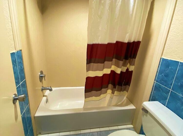 בית מלון כפרי Economy Lodge Texas City Refinery