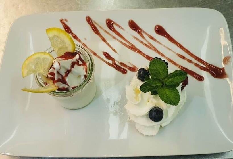 Отель Events Adlerpalast