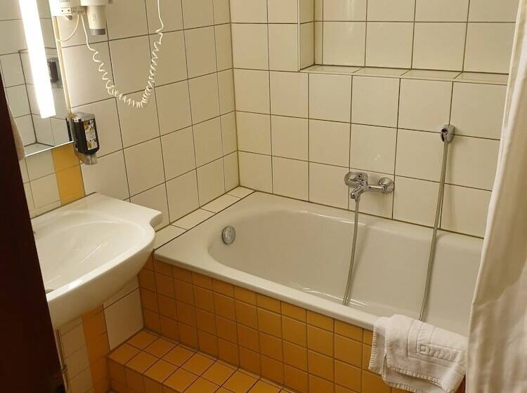 Отель Events Adlerpalast