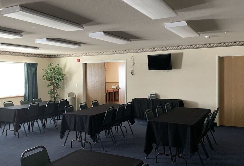 هتل Fairbridge Inn And Suites Miles City