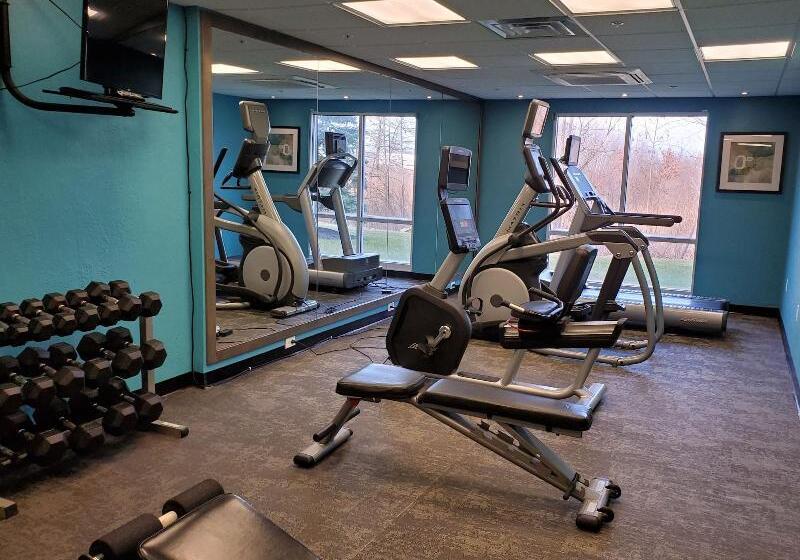 فندق Fairfield Inn & Suites Cleveland Avon