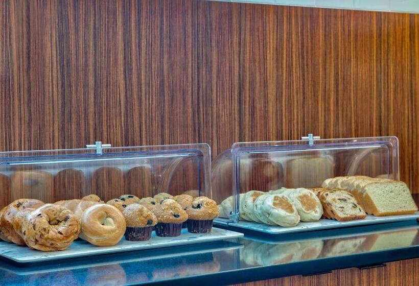 فندق Fairfield Inn & Suites By Marriott Greenwood