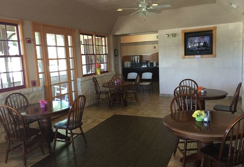 Отель Fredericksburg Hill Country