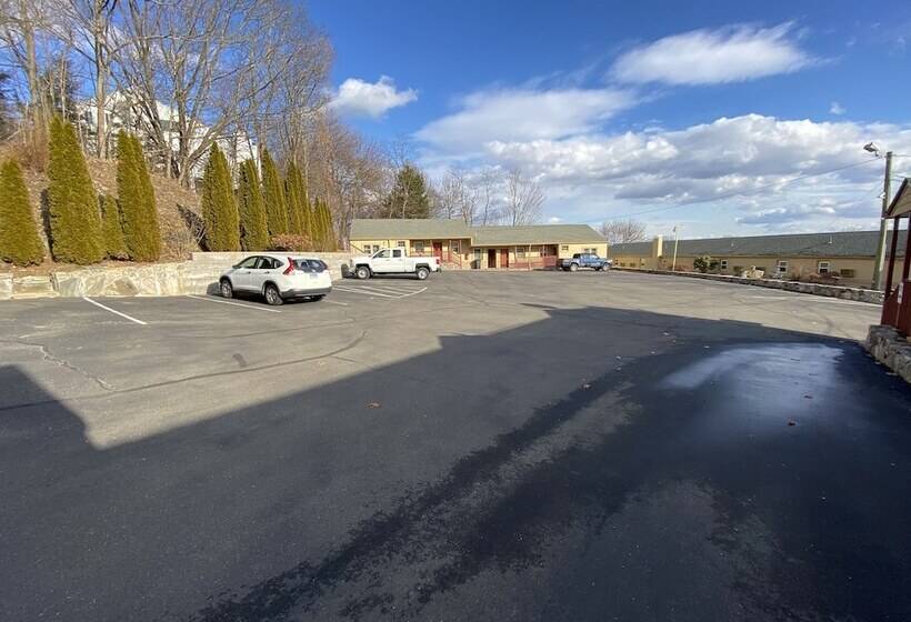 هتل Golden Hill Inndanbury