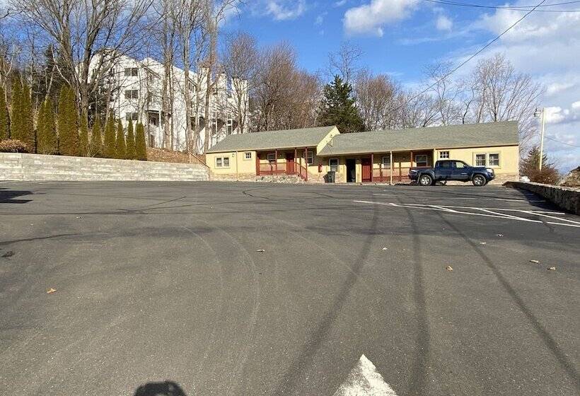 هتل Golden Hill Inndanbury