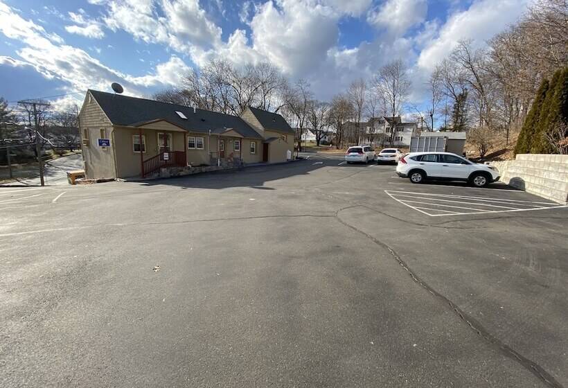 هتل Golden Hill Inndanbury