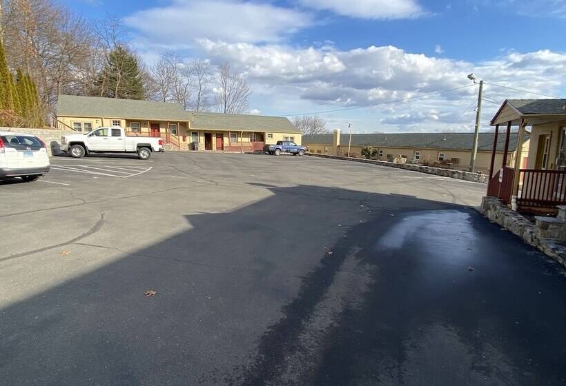 هتل Golden Hill Inndanbury