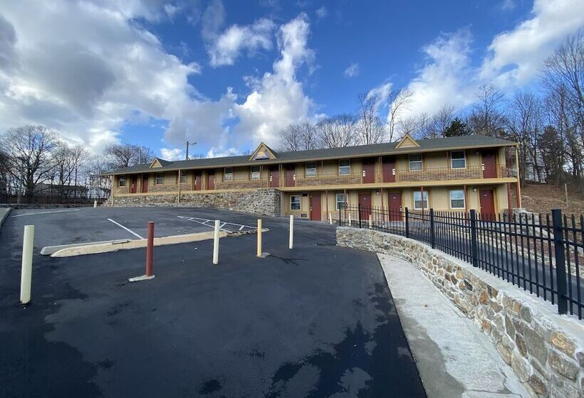 هتل Golden Hill Inndanbury