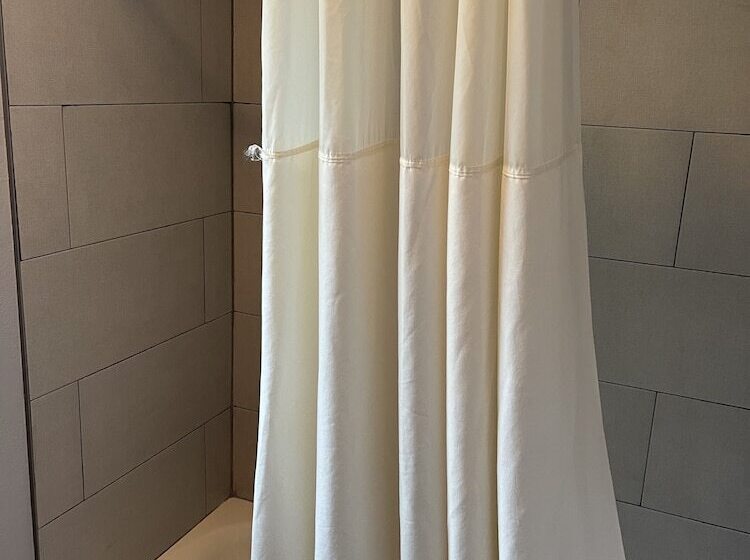 هتل Golden Hill Inndanbury