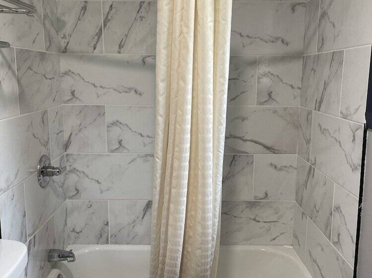 هتل Golden Hill Inndanbury