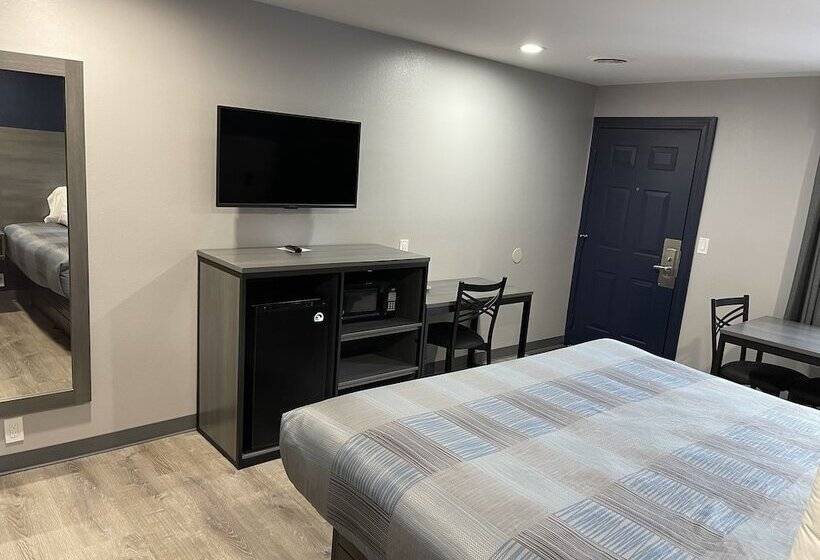 هتل Golden Hill Inndanbury