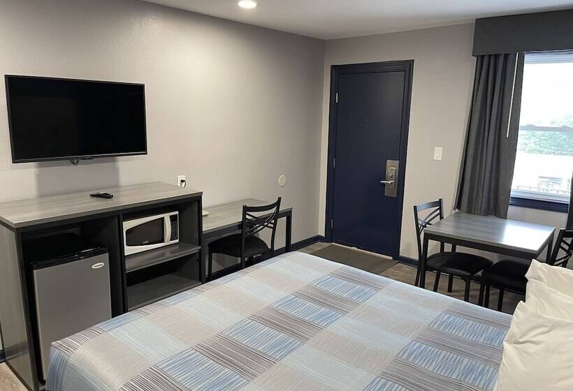 هتل Golden Hill Inndanbury